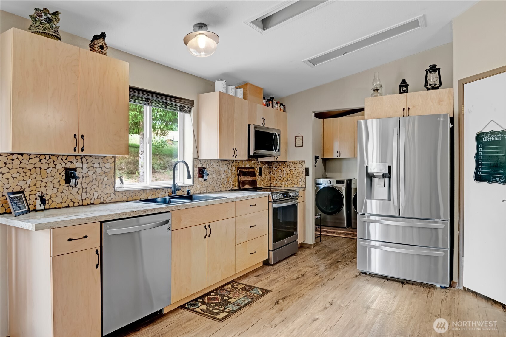 1482 Mountain View Road Kalama, WA 98625 - Photo 10 of 39 Gallery Image 10
