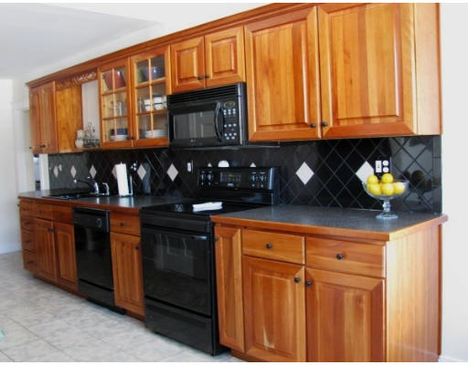 16 Ferncroft Road Shrewsbury, MA 01545 - Photo 4 of 23 Gallery Image 4