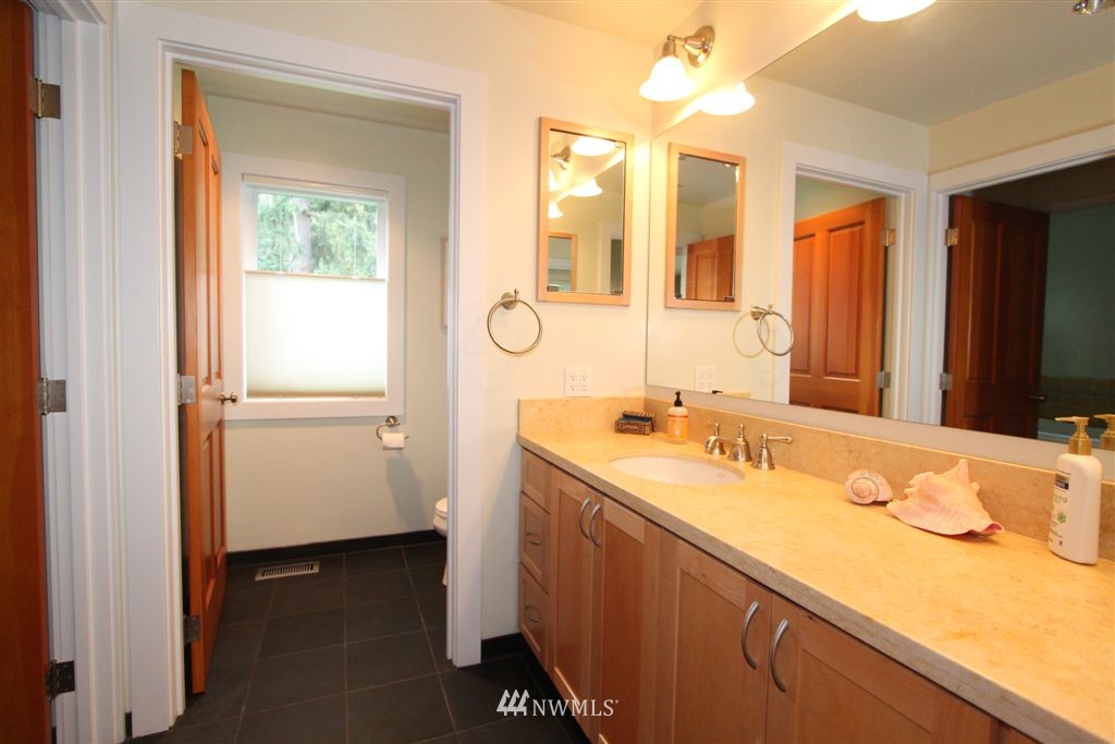 23931 Dockton Road Southwest Vashon, WA 98070 - Photo 13 of 25 Gallery Image 13