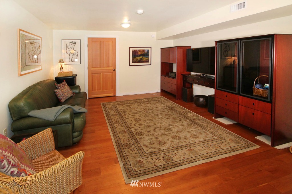 23931 Dockton Road Southwest Vashon, WA 98070 - Photo 18 of 25 Gallery Image 18