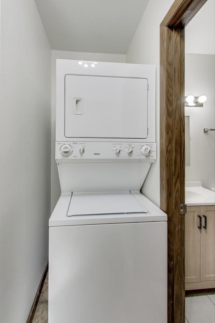 740 Chandler Road Gurnee, IL 60031 - Photo 23 of 26 a utility room with dryer and washer