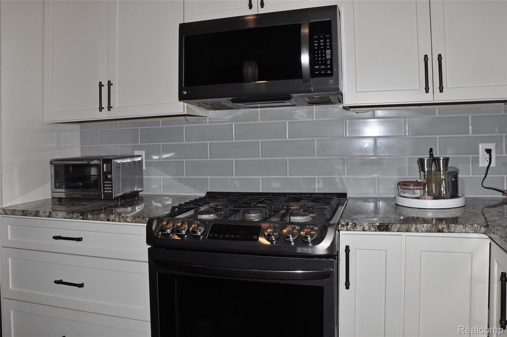 3870 Warner Road Howell, MI 48855 - Photo 10 of 70 50 (7).jpg
