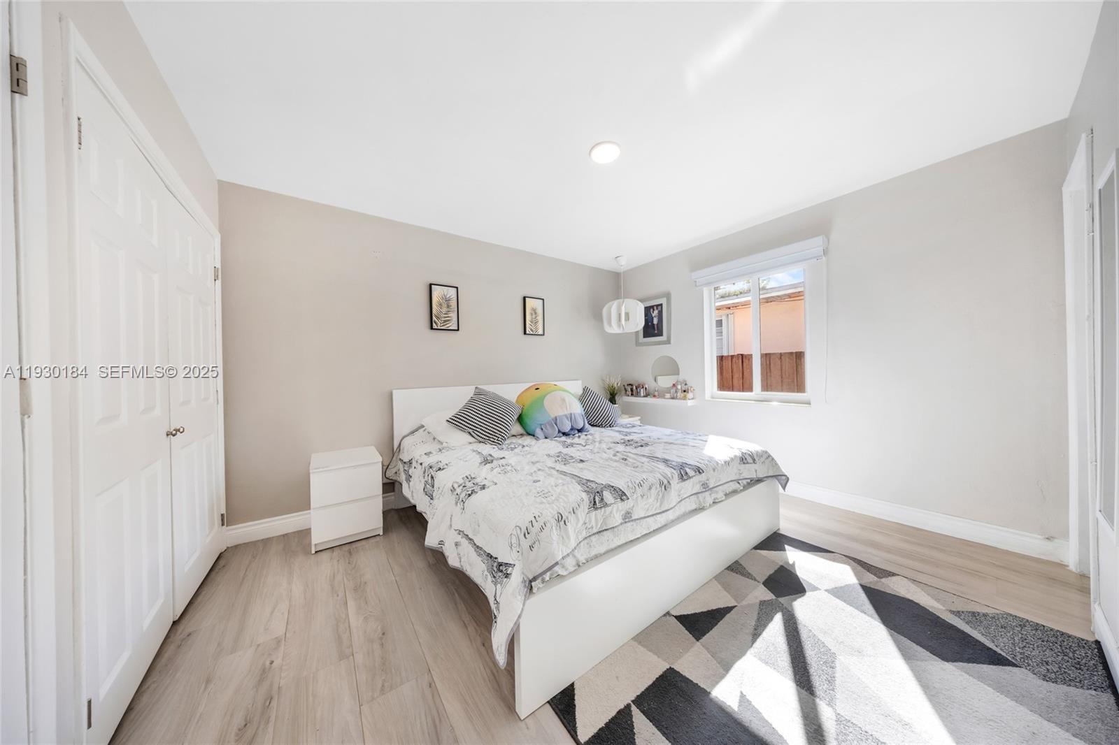 907 North Park Road Hollywood, FL 33021 - Photo 18 of 34 a bedroom with a bed and a window