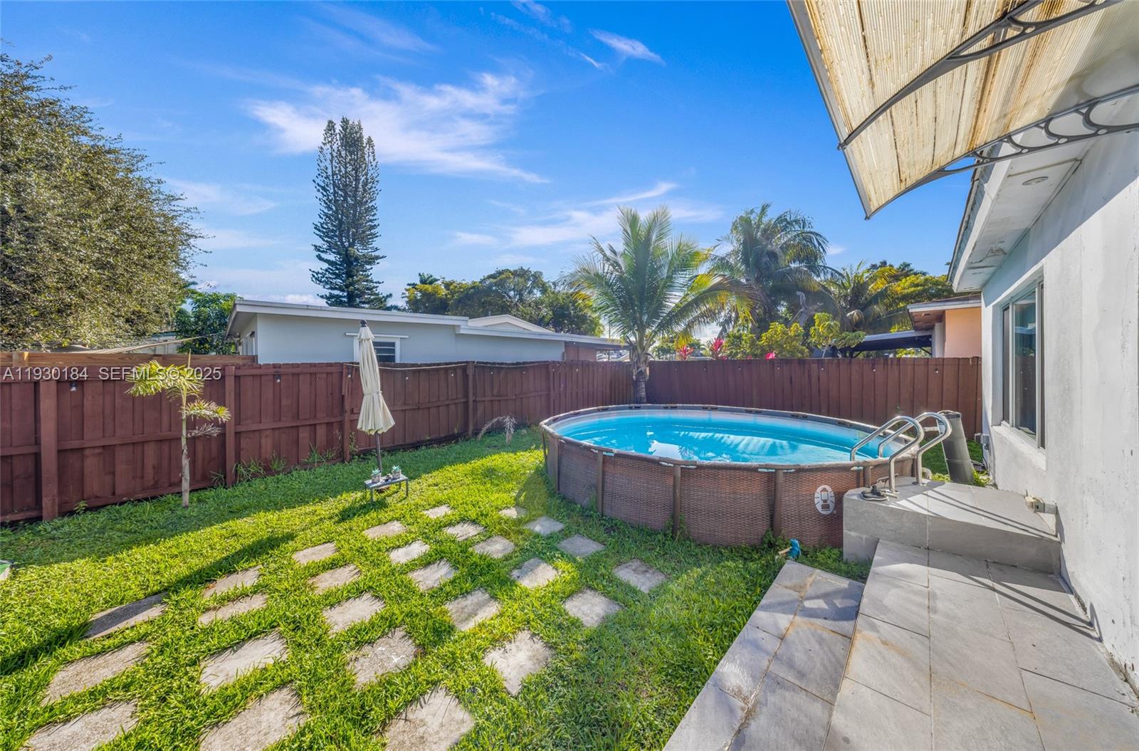 907 North Park Road Hollywood, FL 33021 - Photo 34 of 34 a view of a backyard with a tub