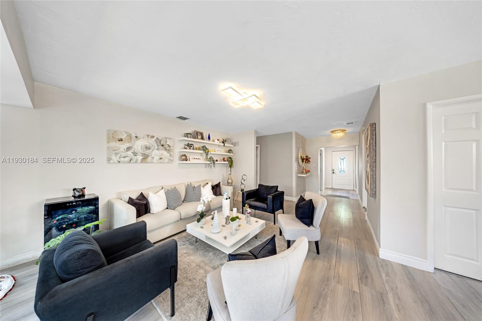 907 North Park Road Hollywood, FL 33021 - Photo 5 of 34 a living room with furniture and a wooden floor
