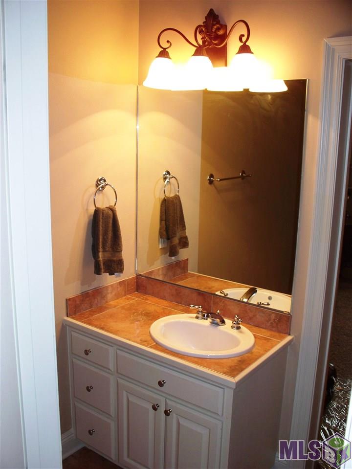16724 Highland Club Avenue Baton Rouge, LA 70817 - Photo 17 of 24 Bathroom #2