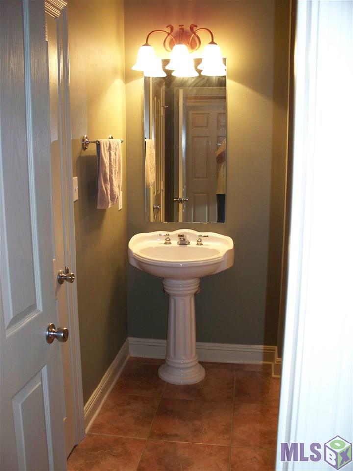 16724 Highland Club Avenue Baton Rouge, LA 70817 - Photo 18 of 24 Bathroom #3