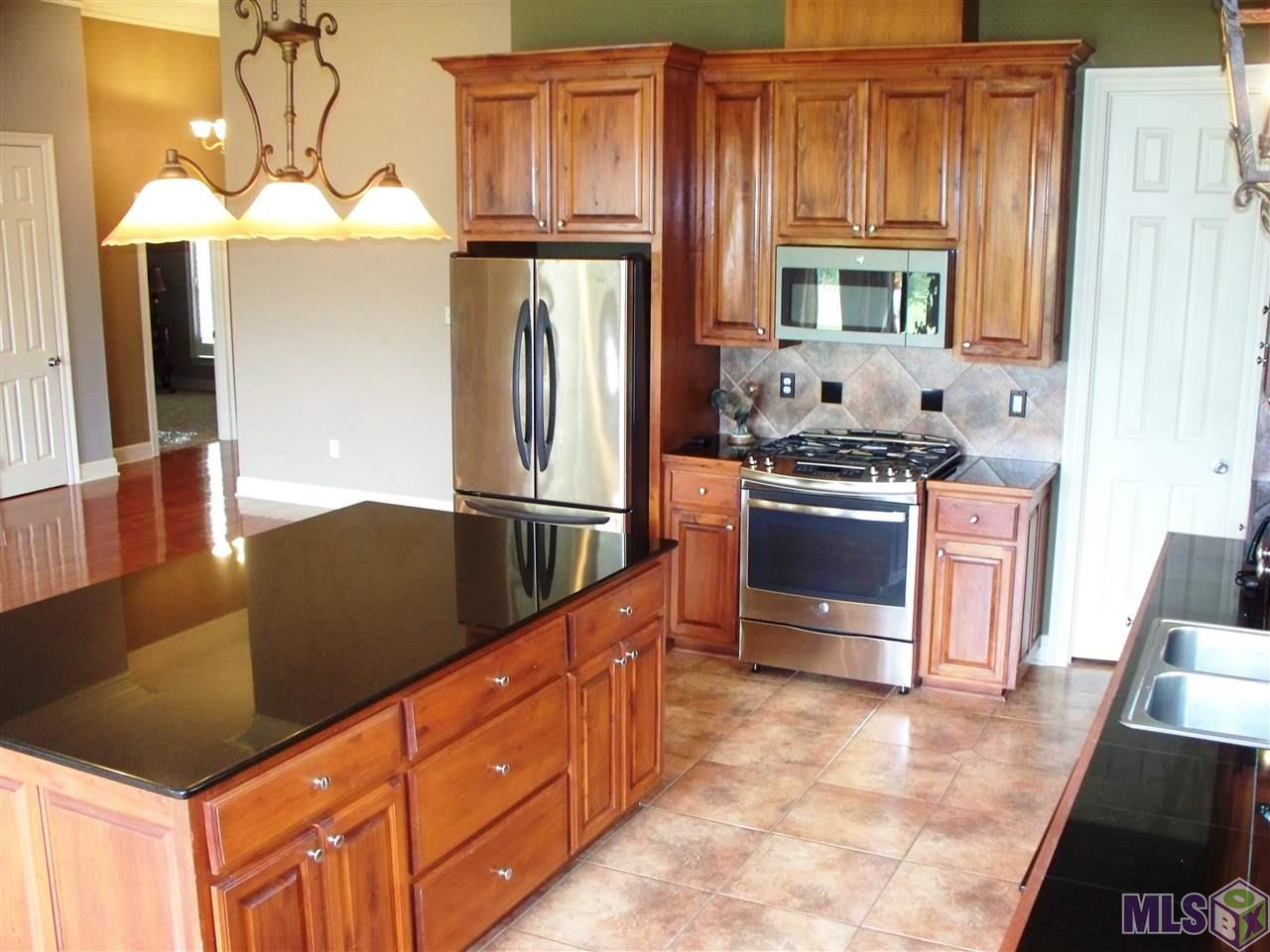16724 Highland Club Avenue Baton Rouge, LA 70817 - Photo 9 of 24 Kitchen
