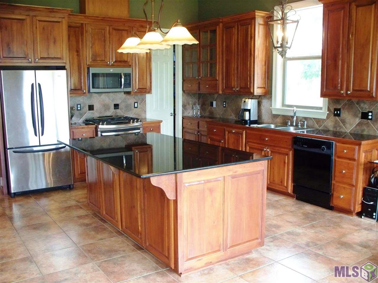 16724 Highland Club Avenue Baton Rouge, LA 70817 - Photo 10 of 24 kitchen