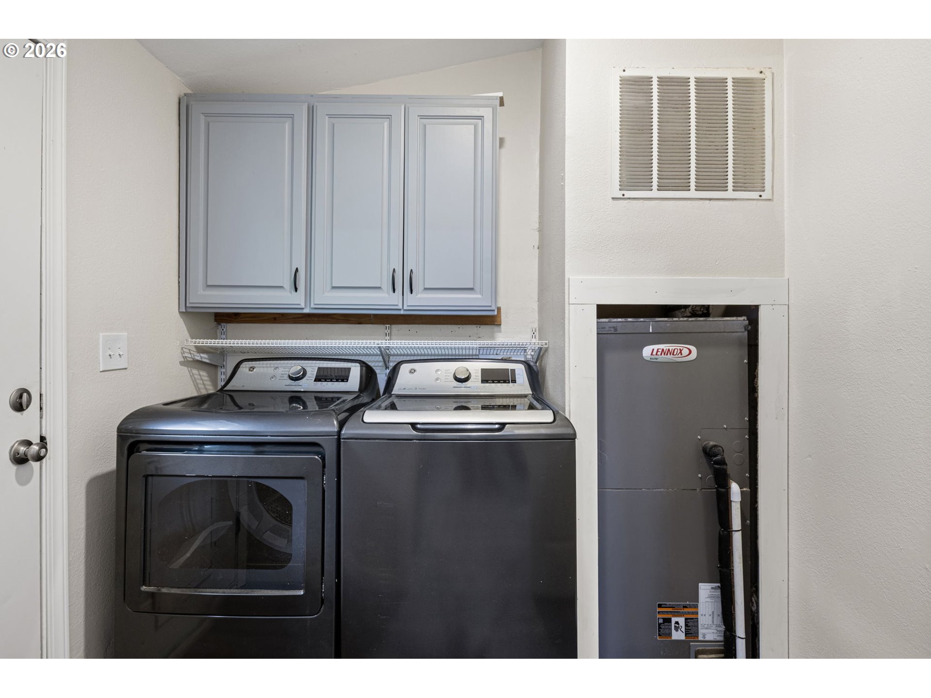 9700 Southwest Tualatin Road, Unit 18 Tualatin, OR 97062 - Photo 19 of 24 Laundry