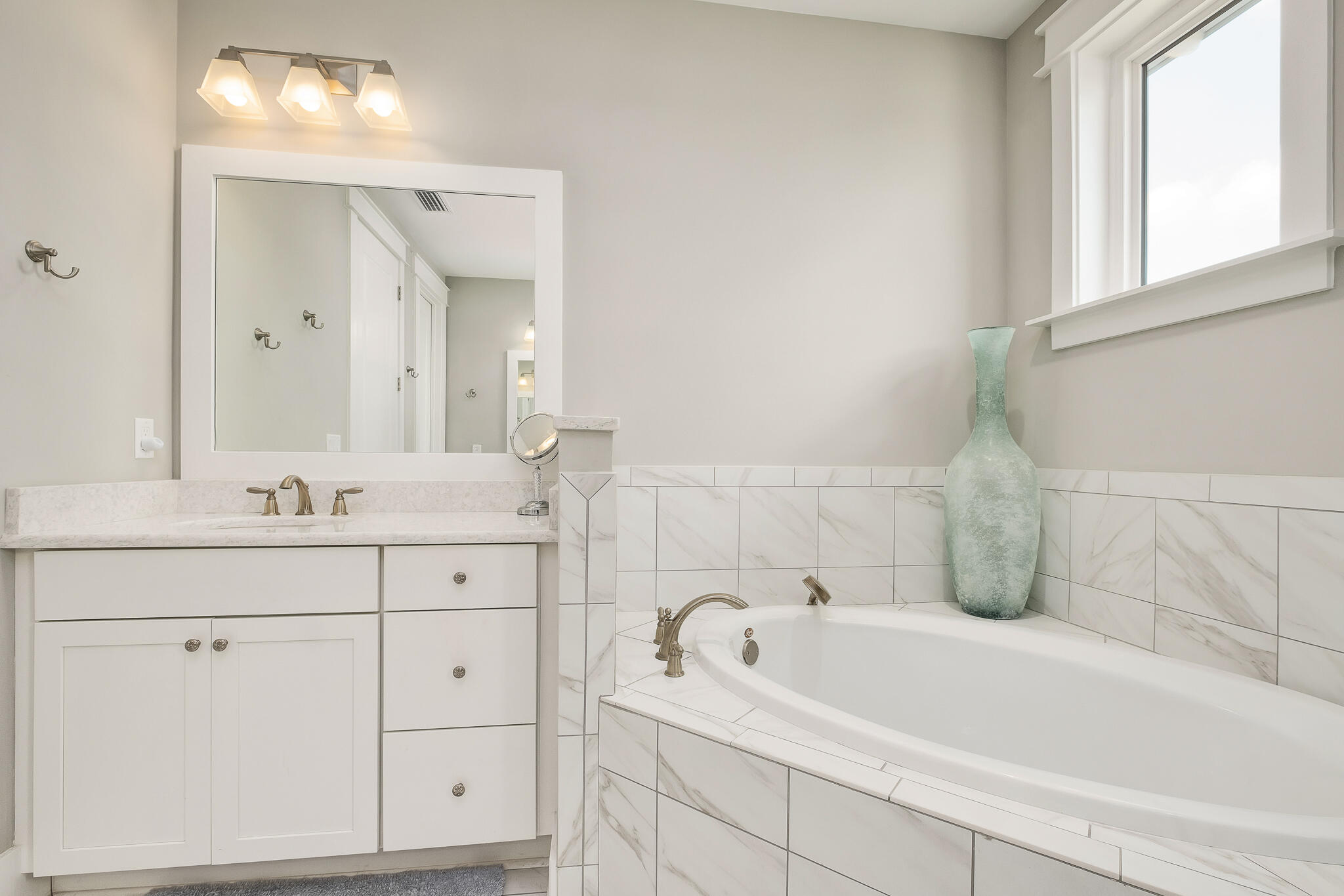 442 Flatwoods Forest Loop Santa Rosa Beach, FL 32459 - Photo 18 of 46 a bathroom with a bathtub sink and mirror