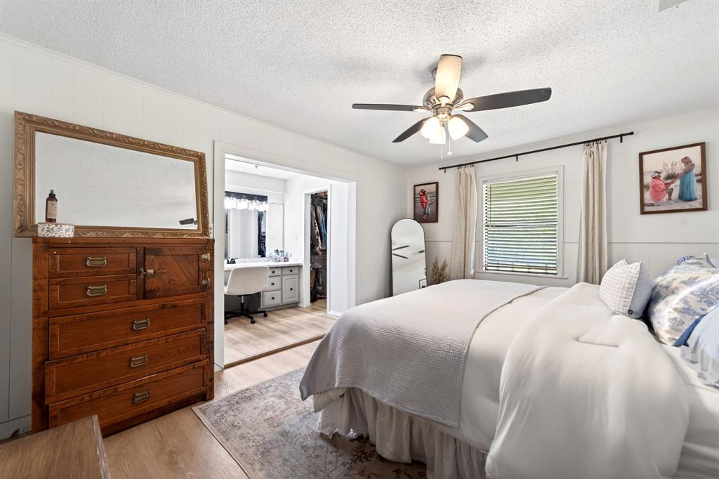 1334 Private Road Van, TX 75790 - Photo 13 of 32 Primary suite features two closets, including a spacious walk-in, plus an added private bath.