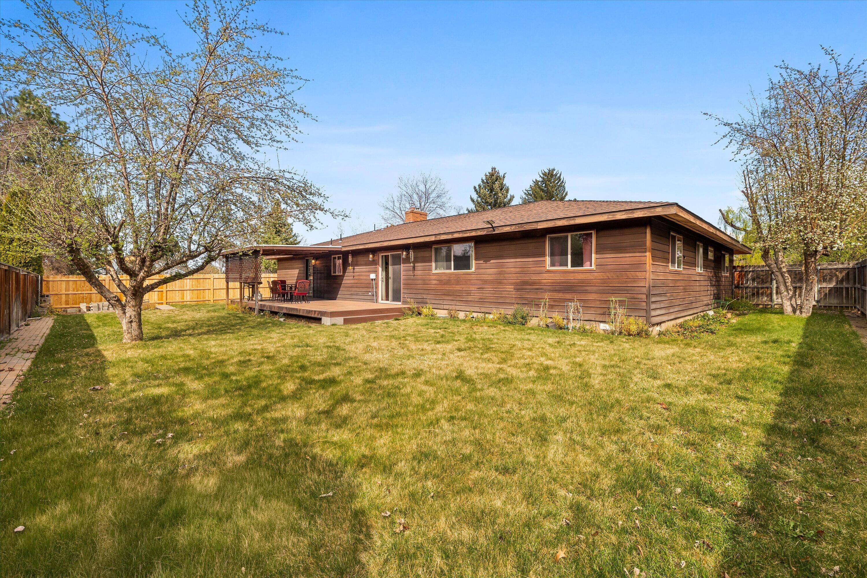 2407 Northeast Libby Place Bend, OR 97701 - Photo 14 of 17 29-20260409 JILL ROSELL -26