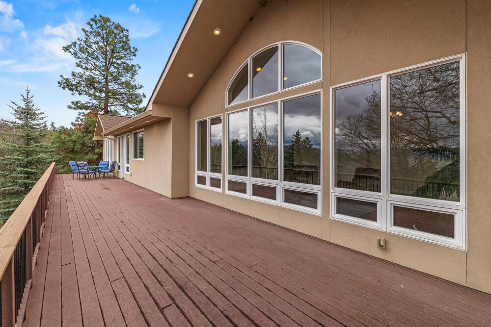 6586 Cooper's Hawk Road Klamath Falls, OR 97601 - Photo 60 of 68 a view of a house with a large window