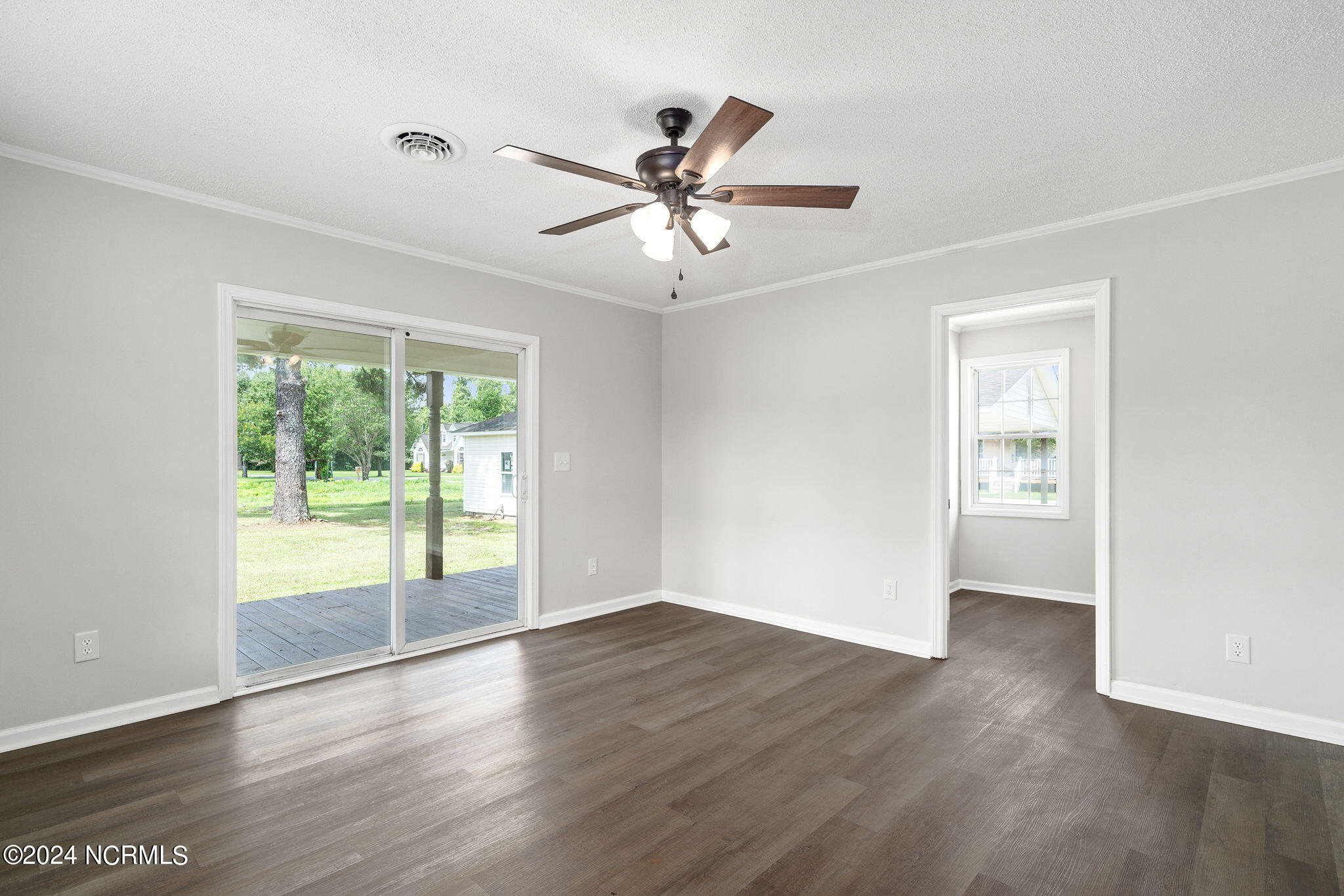 833 Nine Mile Road Richlands, NC 28574 - Photo 10 of 25 833ninemile-18