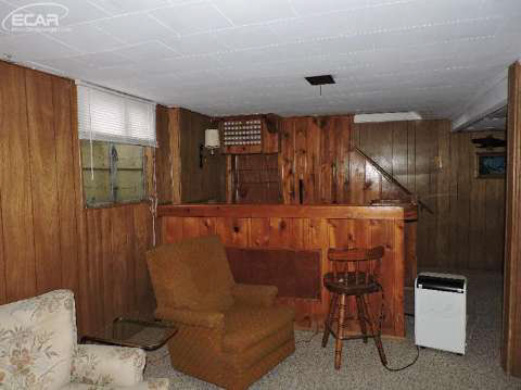 4111 Beecher Road Flint, MI 48532 - Photo 21 of 32 20439359-21.JPG