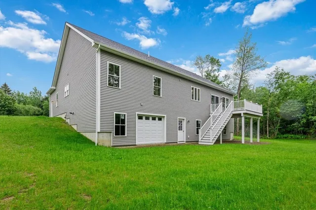 a view of a house with backyard