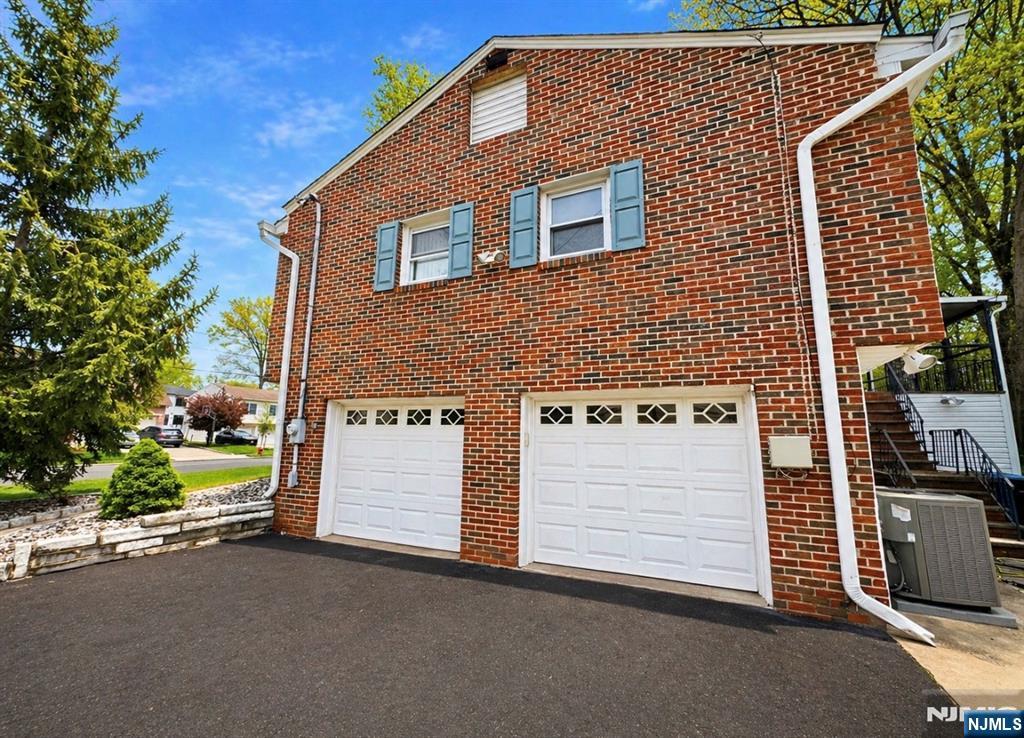 274 Seton Hall Drive Paramus, NJ 07652 - Photo 22 of 26