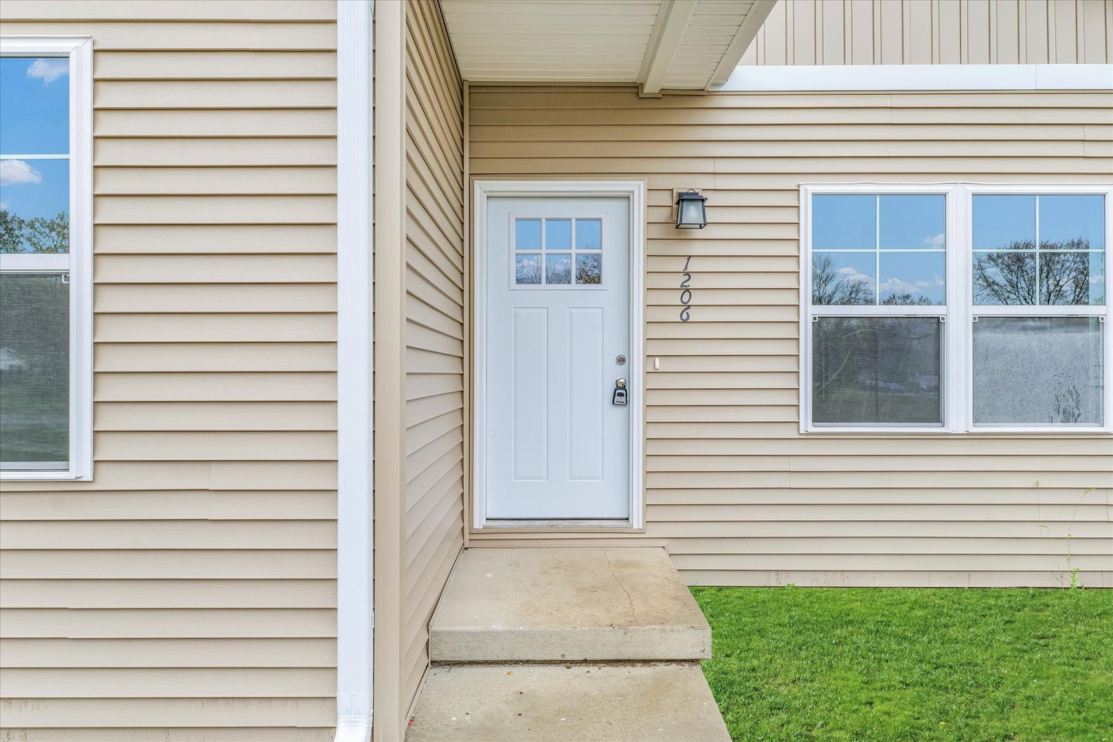 1206 South Smith Road Urbana, IL 61802 - Photo 4 of 34 Gallery Image 4