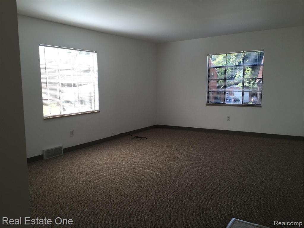 131 Oneida Street, Unit 4 Pontiac, MI 48341 - Photo 2 of 13