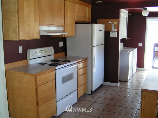 1724 Union Avenue Northeast Renton, WA 98059 - Photo 3 of 11