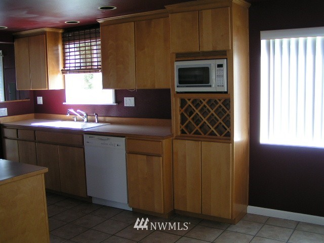 1724 Union Avenue Northeast Renton, WA 98059 - Photo 4 of 11