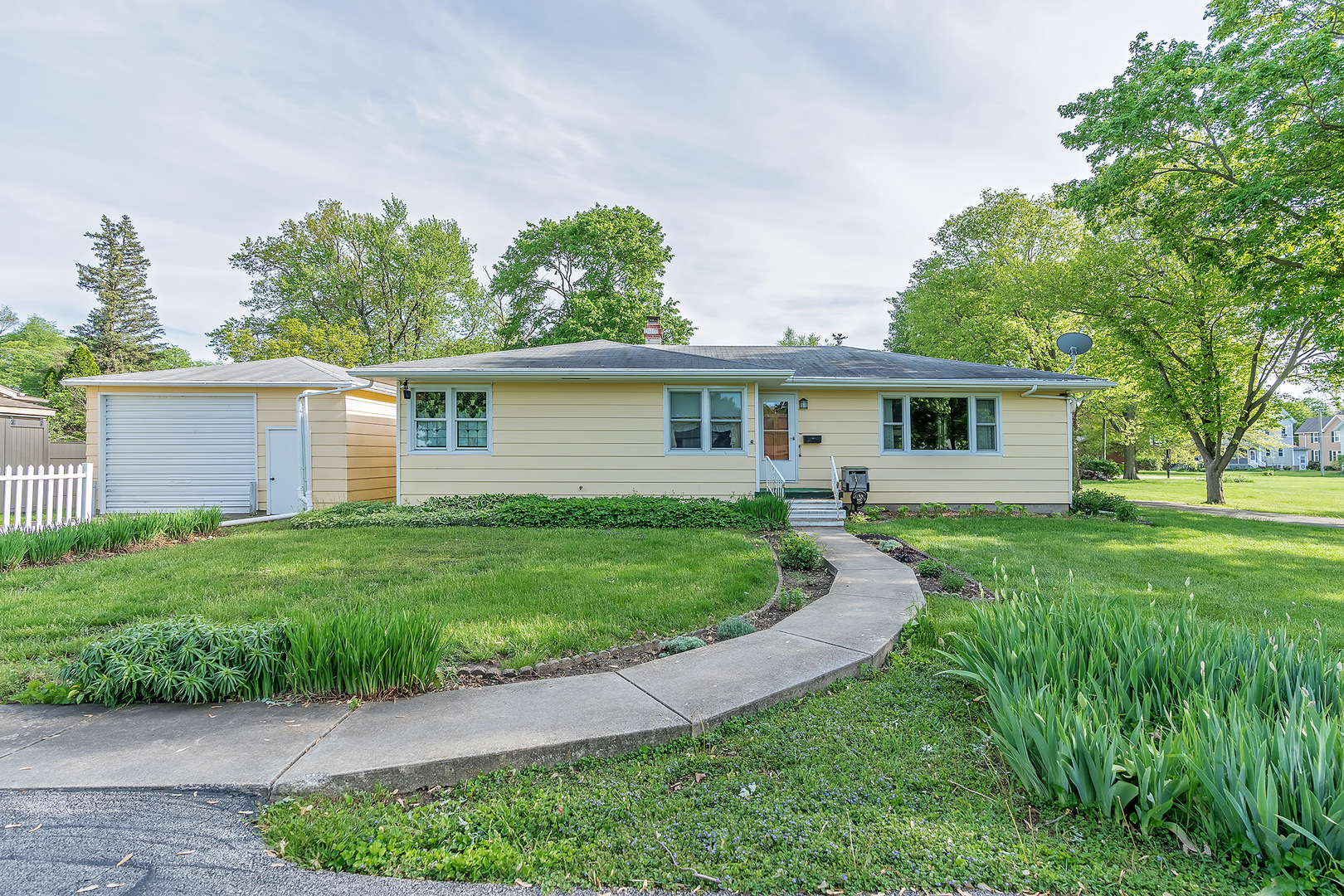 412 North 7th Street Fairbury, IL 61739 - Photo 1 of 60 a view of a house with a yard and potted plants