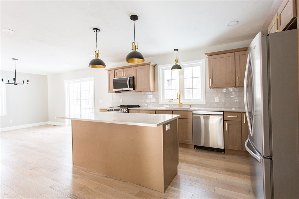 129 East Road Warren, MA 01083 - Photo 4 of 26 Gallery Image 4