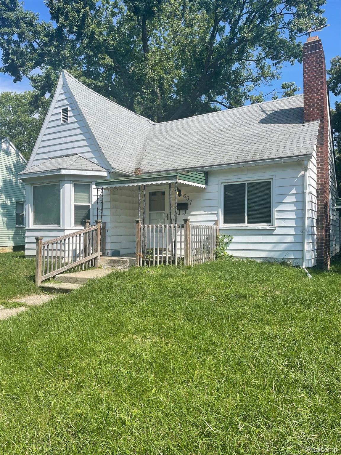 637 East Kennett Road Pontiac, MI 48340 - Photo 1 of 11 Gallery Image 1
