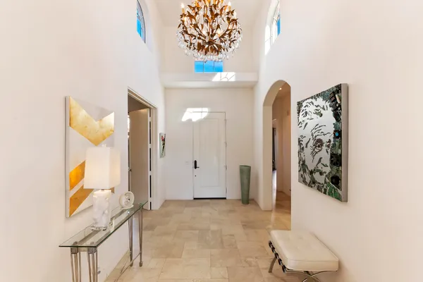 a view of entryway with elevator