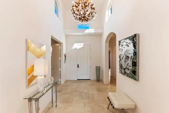 a view of entryway with elevator