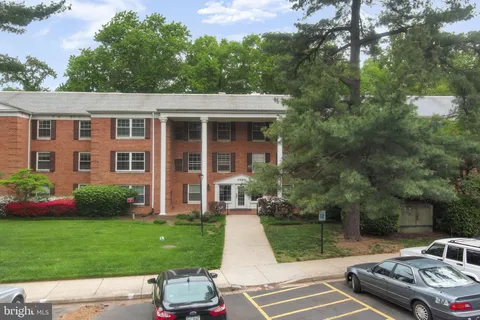 $559,900 | 7720 Tremayne Place, Unit 111, McLean, VA 22102