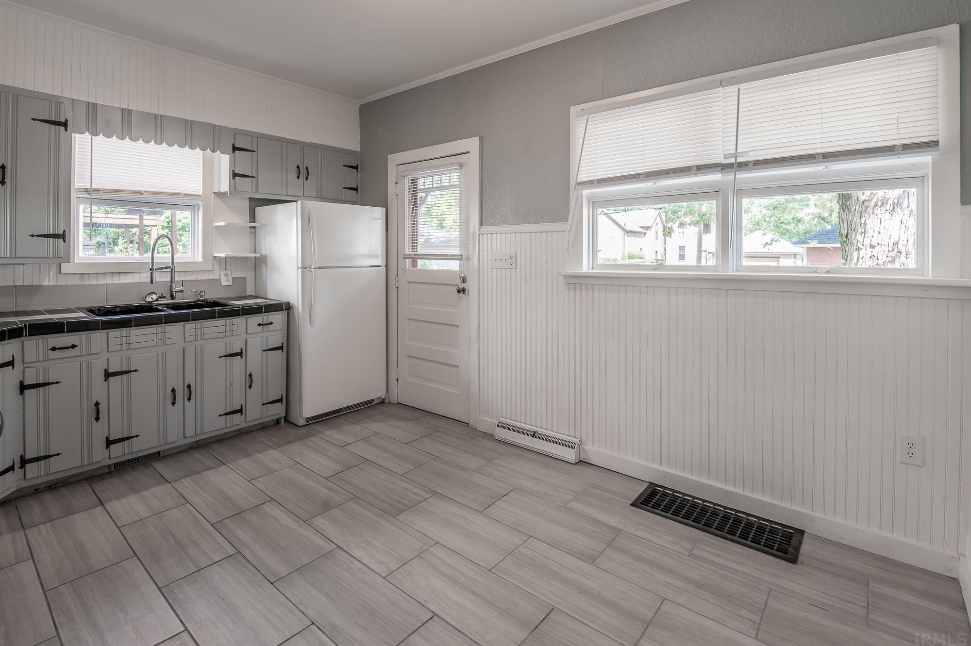 418 Perry Avenue Fort Wayne, IN 46808 - Photo 10 of 32 Gallery Image 10