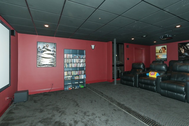 Undisclosed Address Long Grove, IL 60047 - Photo 22 of 25 a living room with furniture