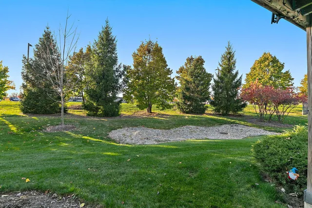 $289,000 | 601 Eastview Court, Unit Z1, Schaumburg, IL 60194