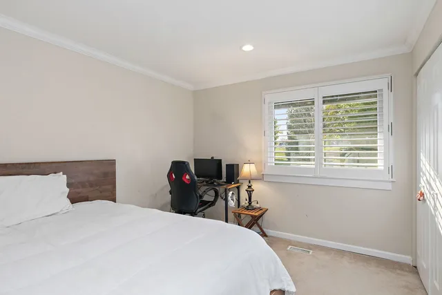 $289,000 | 601 Eastview Court, Unit Z1, Schaumburg, IL 60194