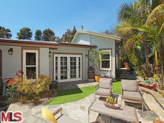 492 East Channel Road Santa Monica, CA 90402 - Photo 1 of 1 a view of a house with a yard