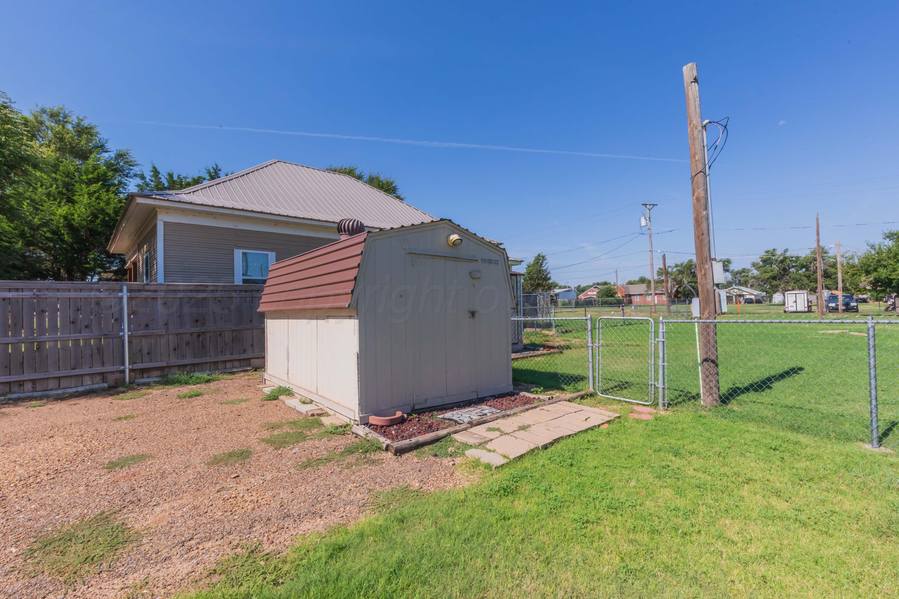 109 Texas Avenue Groom, TX 79039 - Photo 20 of 21 a view of a backyard with a fence