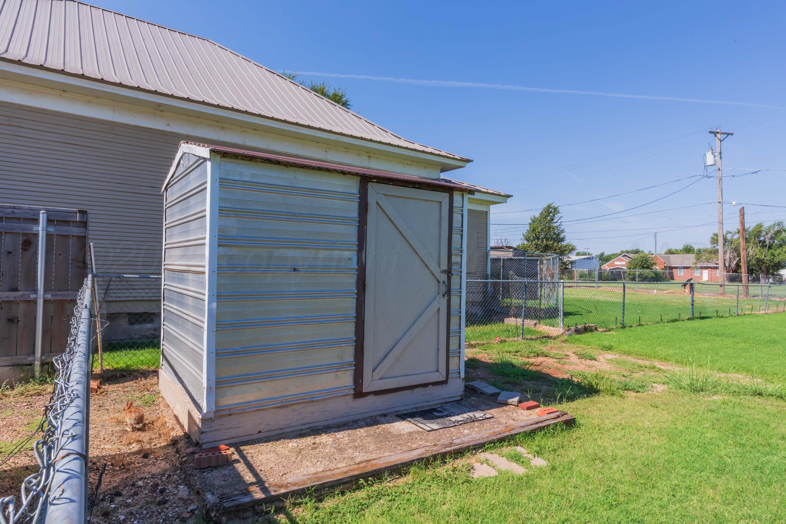 109 Texas Avenue Groom, TX 79039 - Photo 21 of 21 a view of a backyard with plants and brick walls