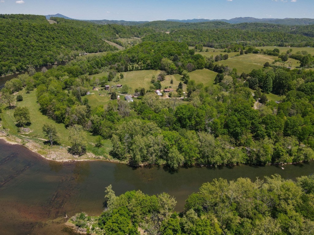 404 Baker Island Road Max Meadows, VA 24360 - Photo 3 of 65 Gallery Image 3