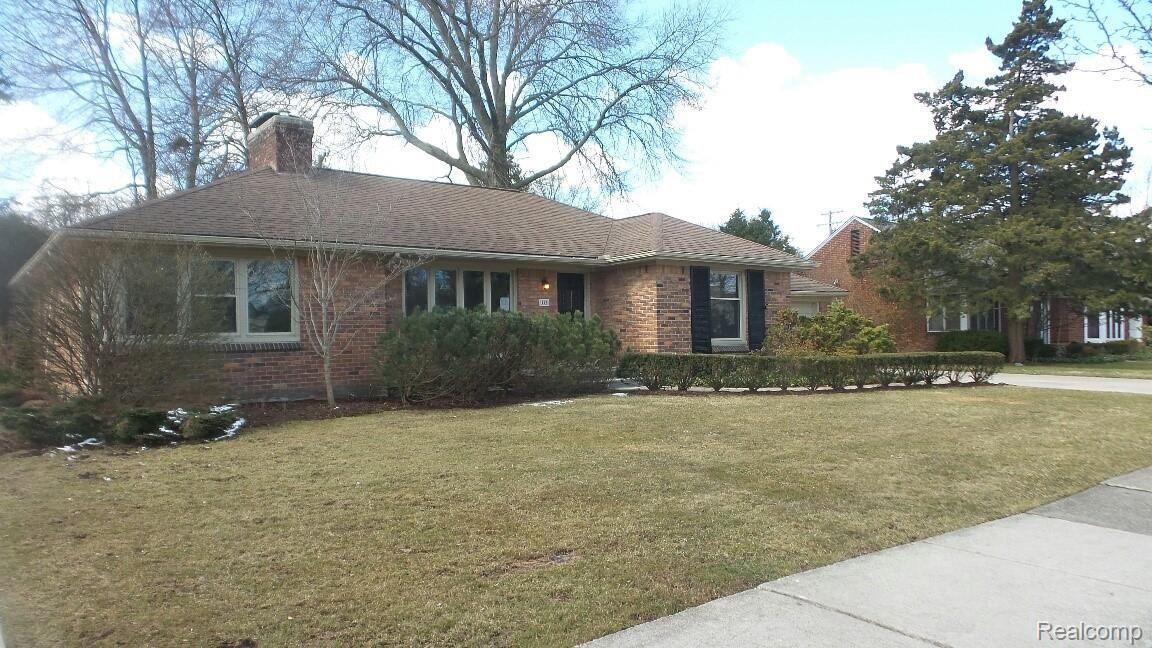 417 Lexington Road Grosse Pointe, MI 48236 - Photo 4 of 22 20190401_114246_resized.jpg