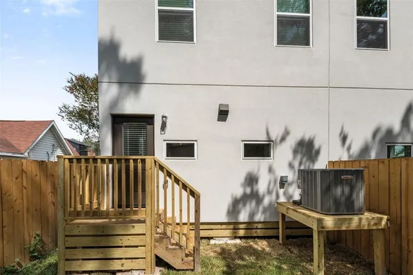 $2,150 | 1220 East 33rd Street, Houston, TX 77022