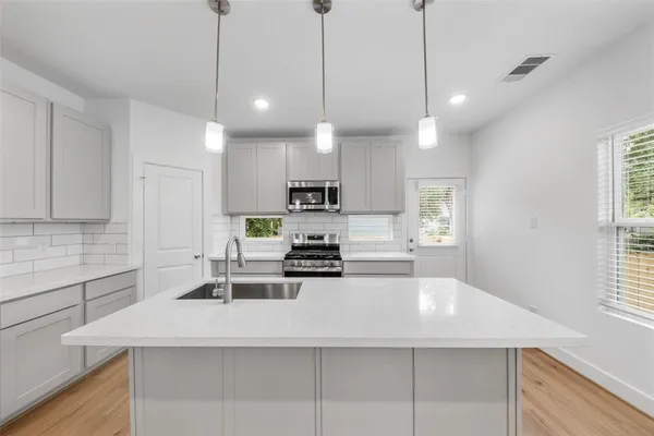 $2,150 | 1220 East 33rd Street, Houston, TX 77022