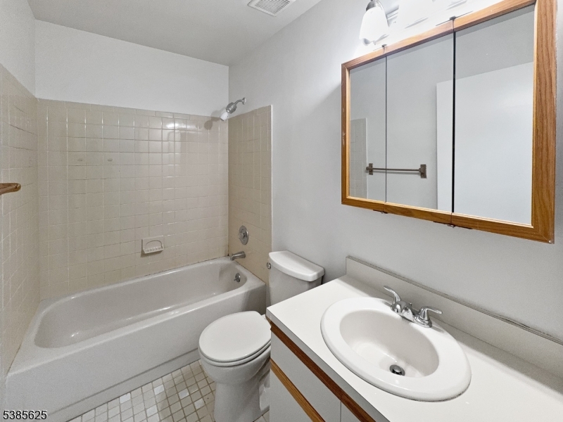 238 Drake Lane Ledgewood, NJ 07852 - Photo 7 of 22