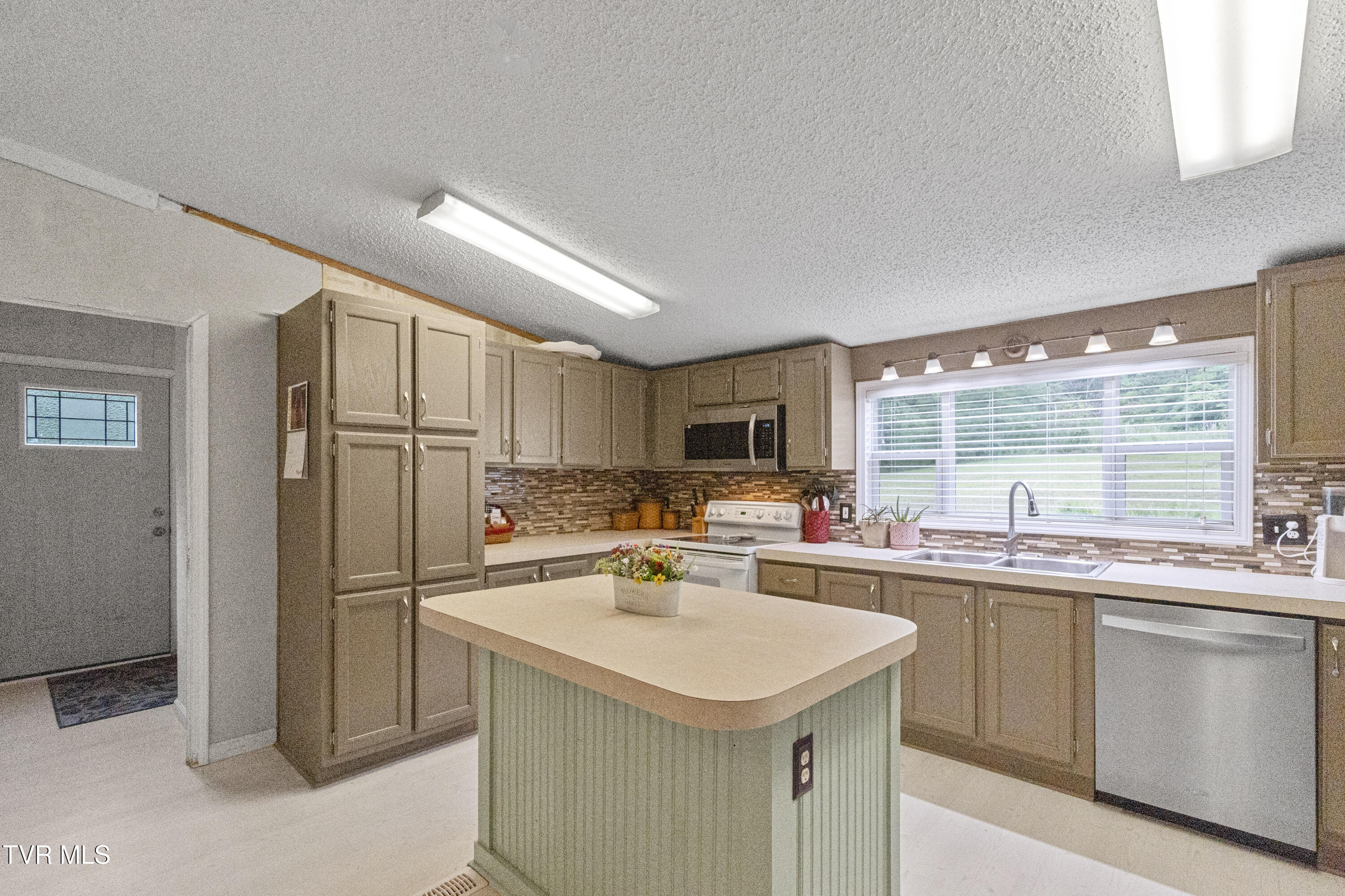 425 Lick Hollow Road Greeneville, TN 37743 - Photo 16 of 45 Kitchen