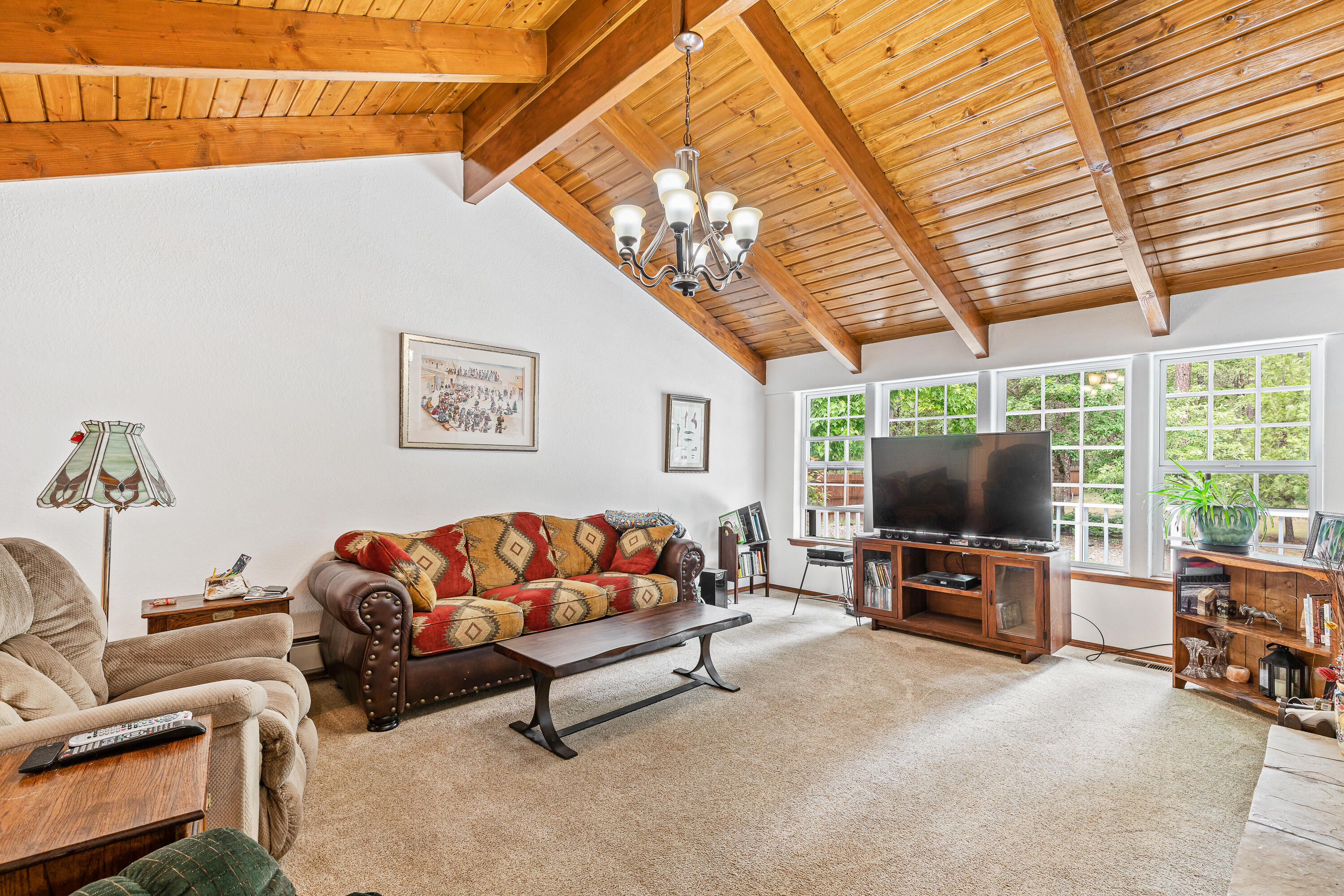876 Minthorne Road Rogue River, OR 97537 - Photo 4 of 43 9R9A5107