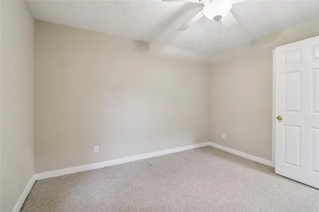 a view of yard with green space