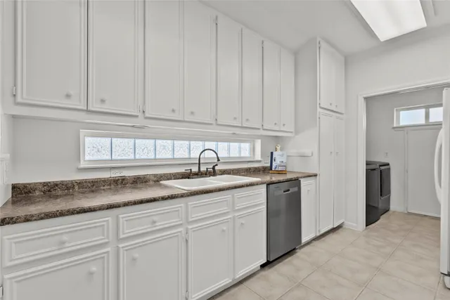 $525,000 | 933 Bonita Drive, Bayou Vista, TX 77563