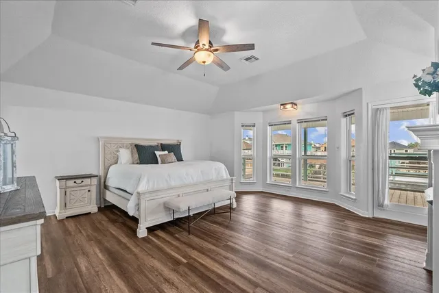 $525,000 | 933 Bonita Drive, Bayou Vista, TX 77563