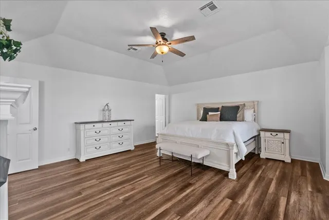 $525,000 | 933 Bonita Drive, Bayou Vista, TX 77563